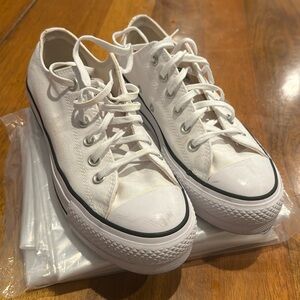 Used Converse platforms size 7.5 WIDE
